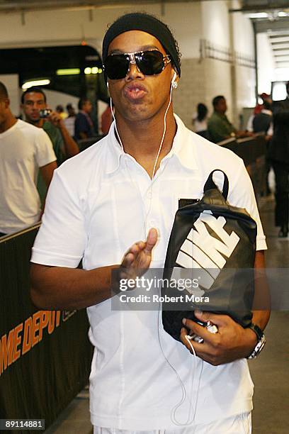 Ronaldinho of AC Milan arrives for the international friendly against the Los Angeles Galaxy at The Home Depot Center on July 19, 2009 in Carson,...