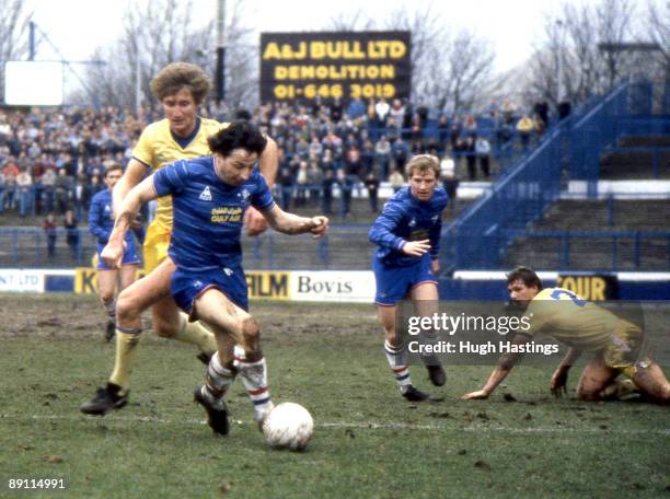 Mickey Thomas of Chelsea runs with the ball during the English Division Two match between Chelsea and Huddersfield Town held on February 4, 1984 at...