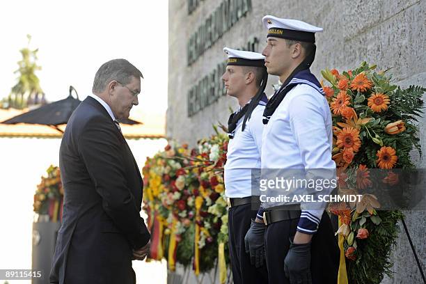 German Defence Minister Franz Josef Jung stands in front of a wreath on July 20, 2009 at the former Ploetzensee prison in Berlin during the...