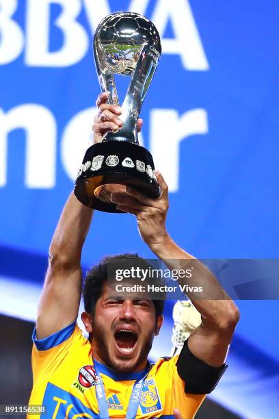 Damian Alvarez of Tigres lifts the trophy to celebrate after winning the second leg of the Torneo Apertura 2017 Liga MX final between Monterrey and...