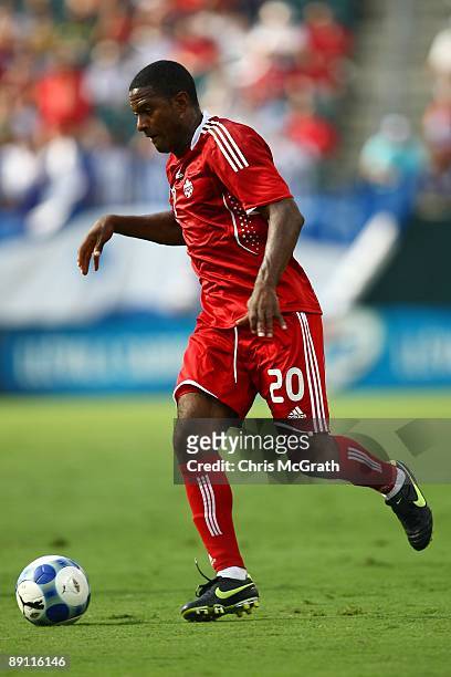 Patrice Bernier of Canada looks to pass against Honduras during their CONCACAF quarterfinal match at Lincoln Financial Field on July 18, 2009 in...