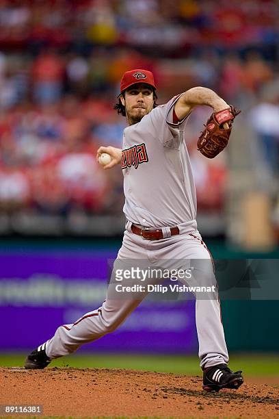 Dan Haren of the Arizona Diamondbacks pitches against the St. Louis Cardinals on July 18, 2009 at Busch Stadium in St. Louis, Missouri. The...