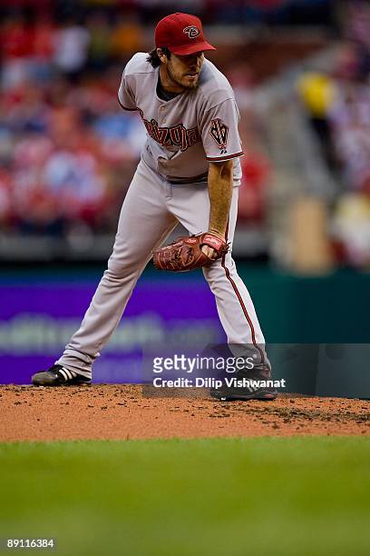 Dan Haren of the Arizona Diamondbacks pitches against the St. Louis Cardinals on July 18, 2009 at Busch Stadium in St. Louis, Missouri. The...