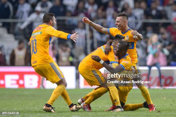 Players of Tigres celebrate after winning the second leg of the Torneo Apertura 2017 Liga MX final between Monterrey and Tigres UANL at BBVA Bancomer...
