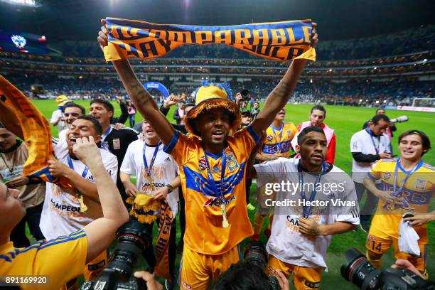 Rafael de Souza of Tigres celebrates after winning the second leg of the Torneo Apertura 2017 Liga MX final between Monterrey and Tigres UANL at BBVA...