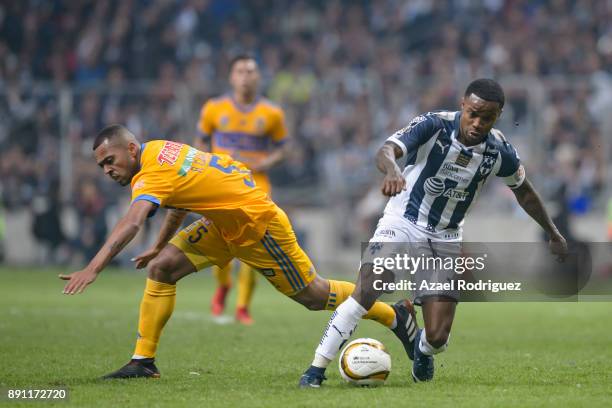 Dorlan Pabon of Monterrey fights for the ball with Rafael De Souza of Tigres during the second leg of the Torneo Apertura 2017 Liga MX final between...