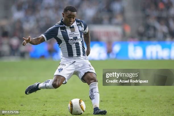 Dorlan Pabon of Monterrey kicks the ball during the second leg of the Torneo Apertura 2017 Liga MX final between Monterrey and Tigres UANL at BBVA...