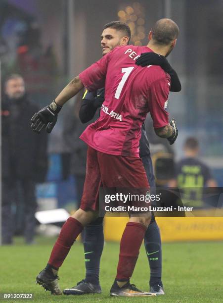 Mauro Icardi of FC Internazionale embraces Simone Perilli of Pordenone during the TIM Cup match between FC Internazionale and Pordenone at Stadio...