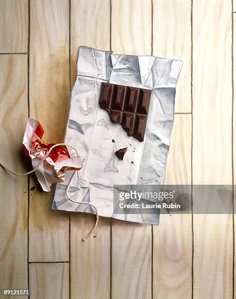 piece of chocolate bar on painted wrapper - candy wrapper stockfoto's en -beelden