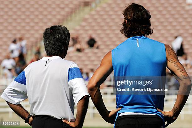 Zlatan Ibrahimovic striker of Inter Milan and coach Jose Mourinho talk as they watch team practice at the Rose Bowl stadium on July 20, 2009 in...