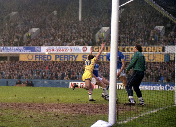 Gordon Davies of Chelsea celebrates scoring a goal during the Canon League Division One match between Everton and Chelsea held on December 22, 1984... Gordon Davies of Chelsea celebrates scoring a goal during the Canon League Division One match between Everton and Chelsea held on December 22, 1984...