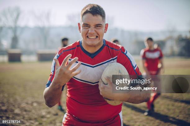 starke rugby-spieler - rugby player stock-fotos und bilder