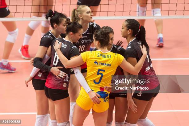 Team Yamamay e-work Busto Arsizio during the Women's CEV Cup match between Yamamay e-work Busto Arsizio and ZOK Bimal-Jedinstvo Brcko at PalaYamamay...