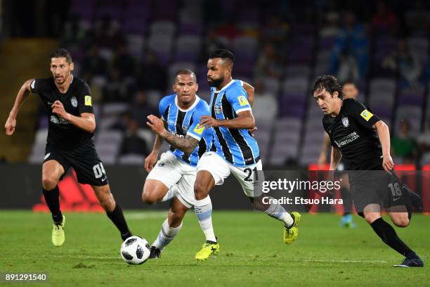 Fernandinho of Gremio in action during the FIFA Club World Cup UAE 2017 semi-final match between Gremio FBPA and CF Pachuca on December 12, 2017 in...