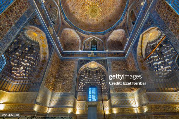 gur amir mausoleum gilded interior, samarkand uzbekistan - mausoleum stock-fotos und bilder