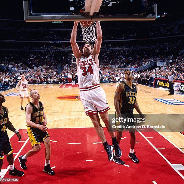 Bill Wennington of the Chicago Bulls dunks against the Indiana Pacers in Game Five of the Eastern Conference Finals during the 1998 NBA Playoffs at...