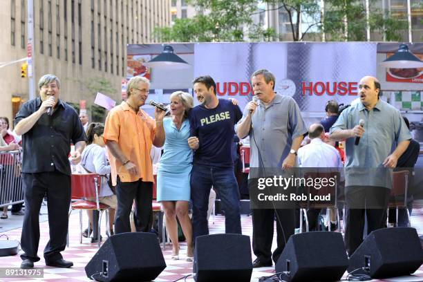 Actor David Arquette performs with Fox's Gretchen Carlson and a doo wop band on Fox & Friends at Fox Plaza on July 15, 2009 in New York City.