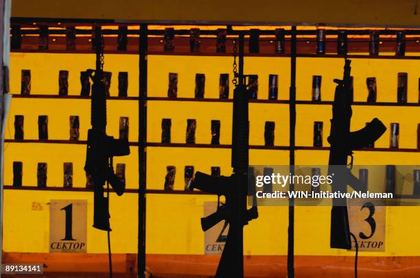 Fairground Rifles 74 Fairground Shooting Gallery Stock Photos, High-Res Pictures, and ...