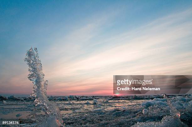 ice formation on a landscape at sunset, khabarovsk, russia - khabarovsk - fotografias e filmes do acervo