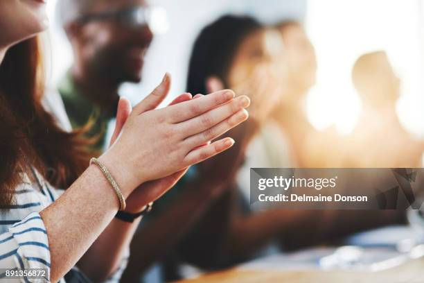 donner une reconnaissance pour tout le succès possible - débat photos et images de collection