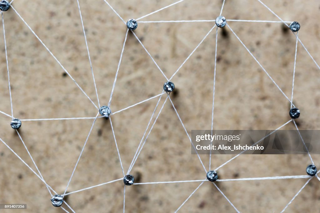 Enlazan a la red de entidades conectadas.