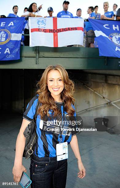 Actress Alyssa Milano attends the World Football Challenge between Chelsea FC and Inter Milan at the Rose Bowl on July 21, 2009 in Pasadena,...