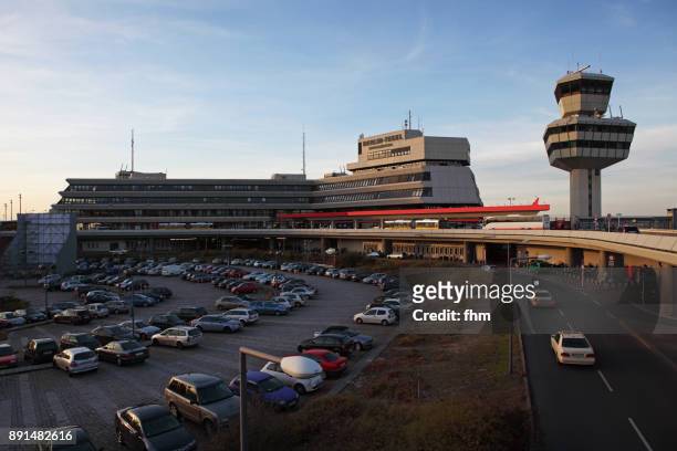 airport berlin-tegel (txl) - (berlin-reinickendorf, germany) - aeroporto internacional de berlin tegel imagens e fotografias de stock