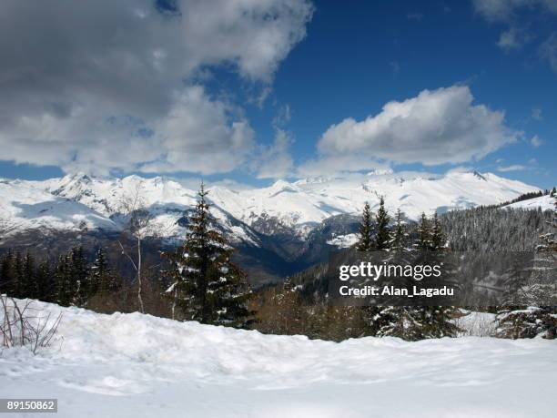 les arcs 1800, bourg st.maurice, frankreich - les arcs stock-fotos und bilder