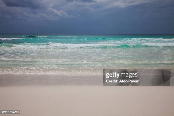 seychelles, la digue island, anse cocos, sea and cloudy sky - cocos island stockfoto's en -beelden