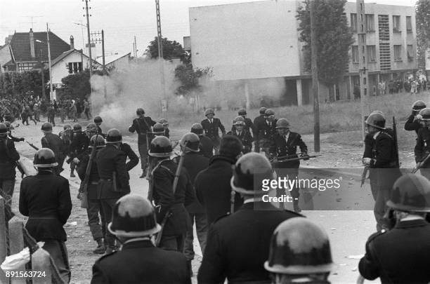 Anti-government demonstrators and Renault car factory workers face anti-riot police forces during clashes 08 June 1968 in Flins. Twenty people were...