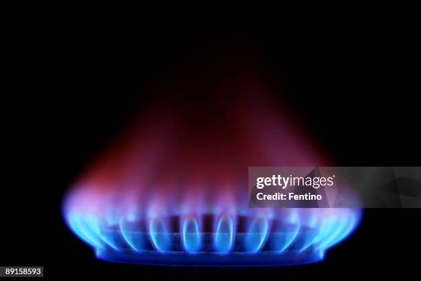 gas stove from side  (blue flames on black) - spis bildbanksfoton och bilder