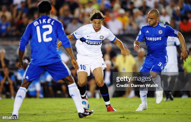 Zlatan Ibrahimovic of Inter Milan runs down the ball between John Obi Mikel and Alex of Chelsea during the second half of the World Football...