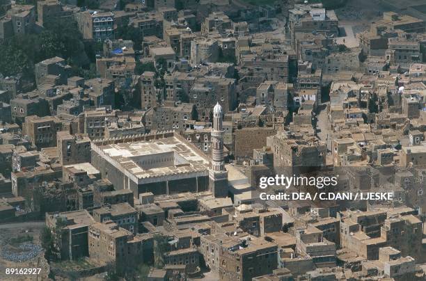 Yemen, Hadramawt, Shibam, town of mud brick houses with mosque, elevated view