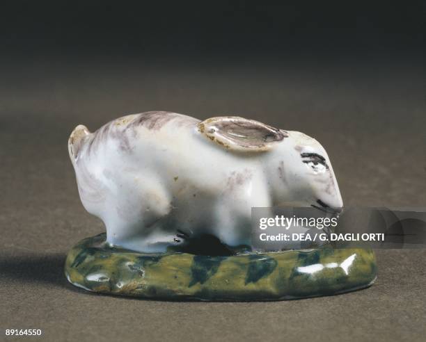 Delphi Rabbit Pottery Delft Porcelain Photos and Premium High Res Pictures - Getty Images