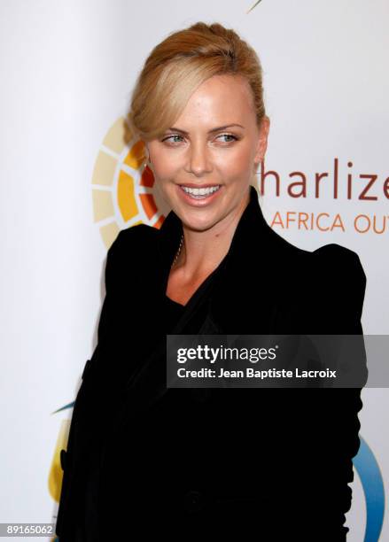 Charlize Theron attends the World Football Challenge between Chelsea and Inter Milan at Rose Bowl on July 21, 2009 in Pasadena, California.