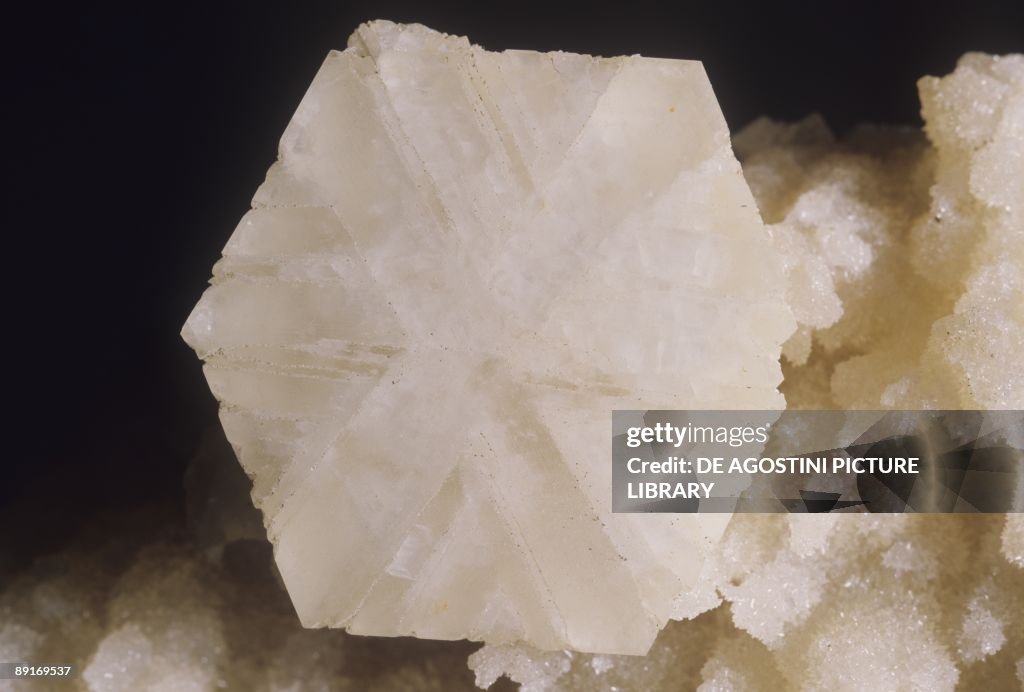 Aragonite, close-up