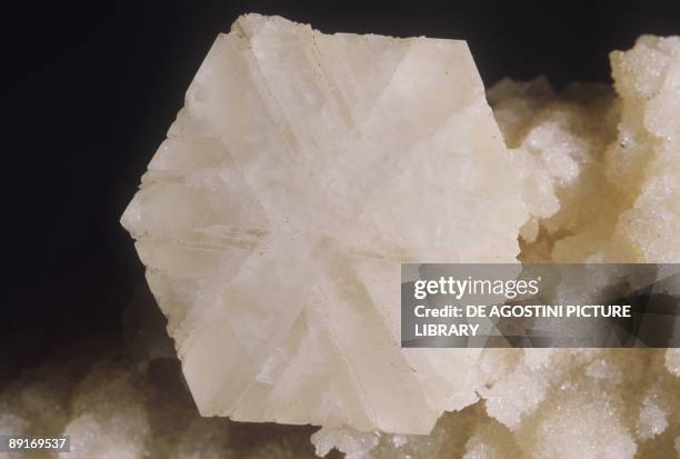 Argonite Rocks Aragonite Crystal Photos and Premium High Res Pictures - Getty Images