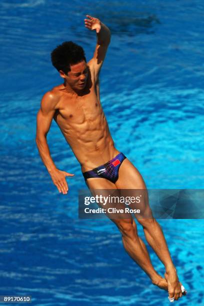 Xinhua Zhang of China competes in the Men's 3m Springboard during the 13th FINA World Championships at Stadio del Nuoto on July 22, 2009 in Rome,...