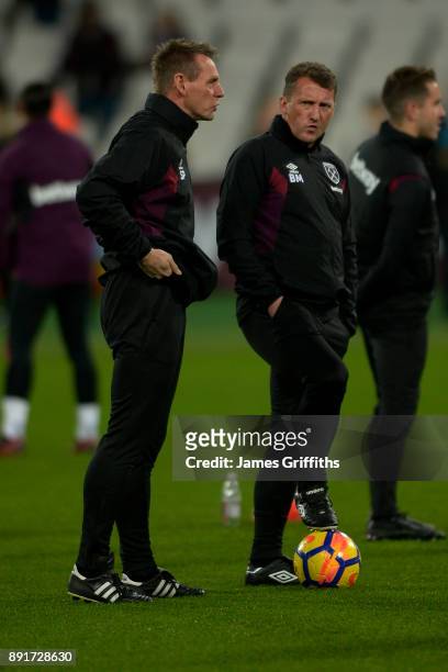 Stuart Pearce and Billy McKinlay of West Ham United discuss tactics prior to the Premier League match between West Ham United and Arsenal at London...