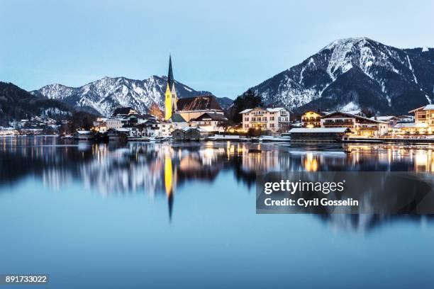 rottach-egern and tegernsee during a winter night - tegernsee see stock-fotos und bilder