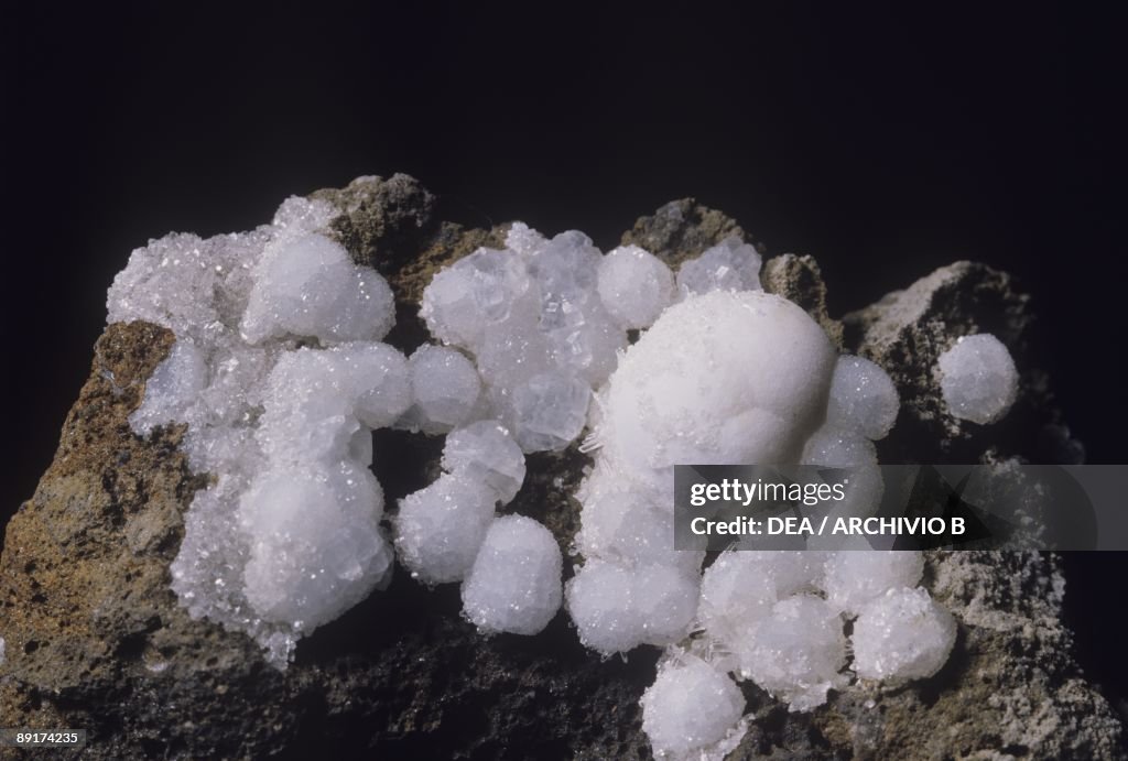 Calcite Phillipsite, close-up