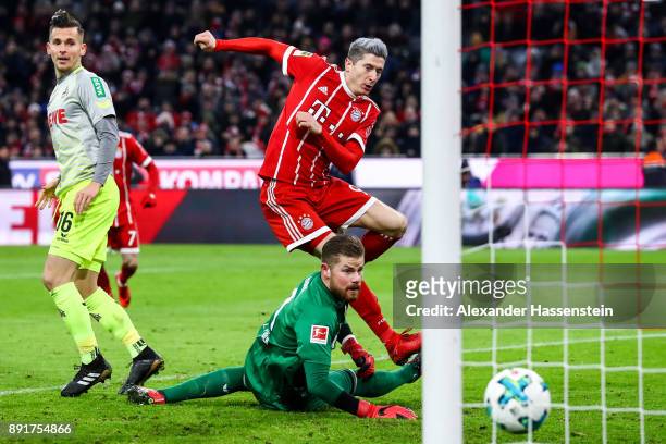 Robert Lewandowski of Bayern Munich scores his team's first goal past Timo Horn of 1.FC Koeln during the Bundesliga match between FC Bayern Muenchen...