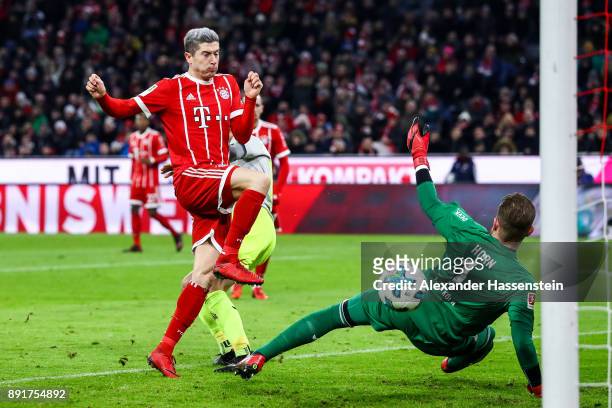 Robert Lewandowski of Bayern Munich scores his team's first goal past Timo Horn of 1.FC Koeln during the Bundesliga match between FC Bayern Muenchen...