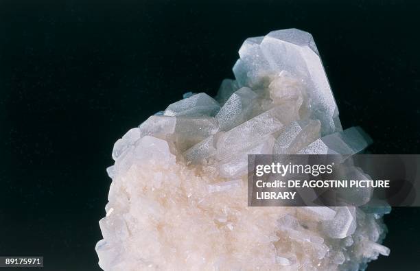 Tabular For Rocks Tabular Crystal Photos and Premium High Res Pictures - Getty Images