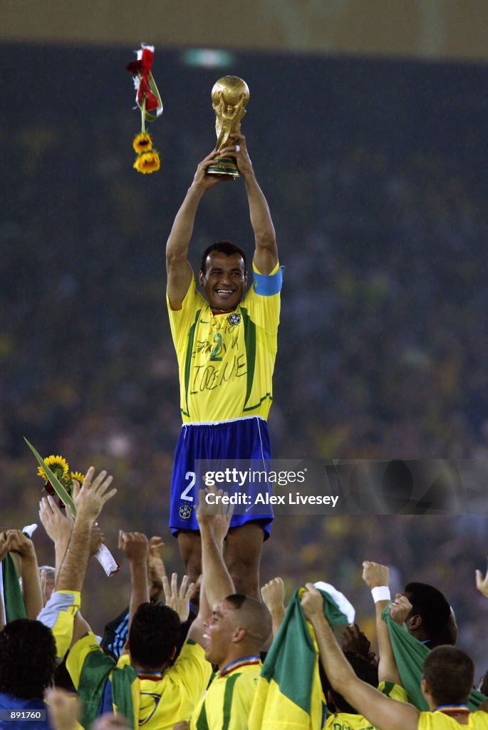 Cafu lifts World Cup