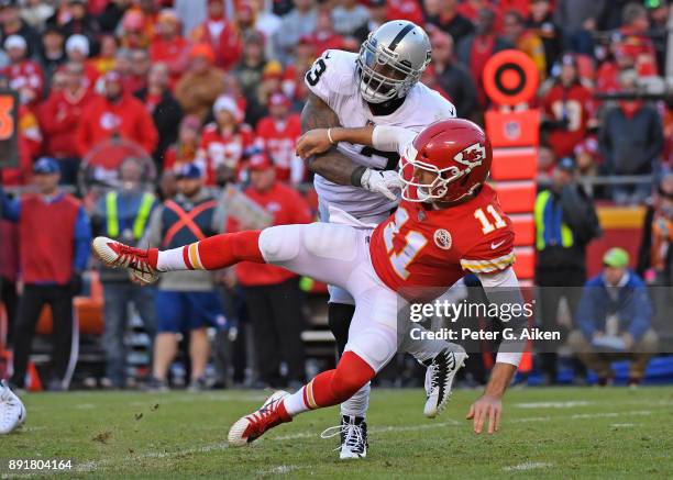 Middle linebacker NaVorro Bowman of the Oakland Raiders pressures quarterback Alex Smith of the Kansas City Chiefs during the second half at...