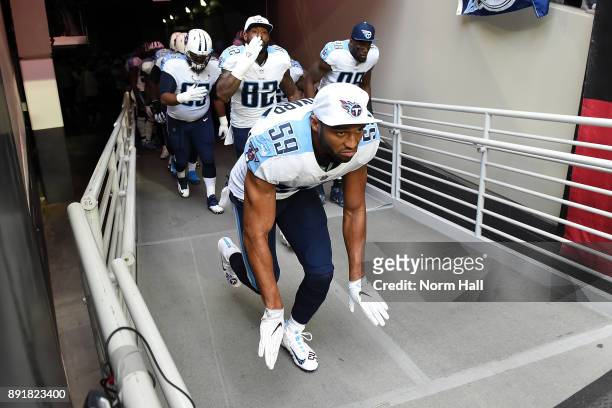 Wesley Woodyard of the Tennessee Titans runs onto the field prior to a game against the Arizona Cardinals at University of Phoenix Stadium on...