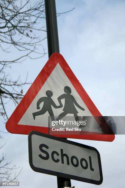 school road sign - placa de travessia de crianças - fotografias e filmes do acervo