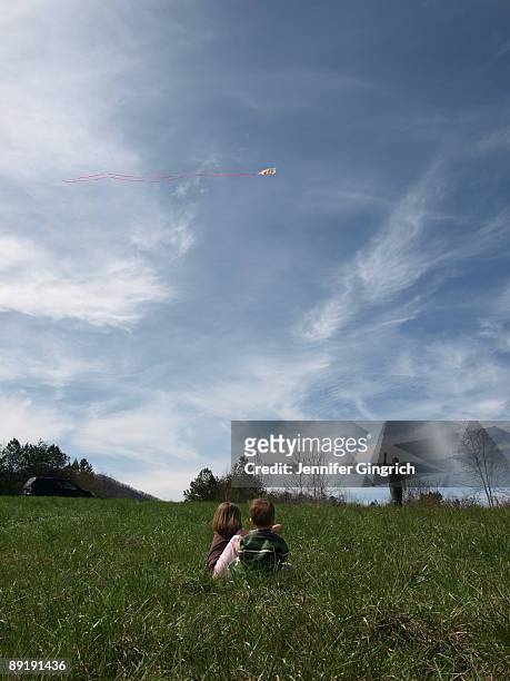 flying a kite with dad - bryson city north carolina stock pictures, royalty-free photos & images