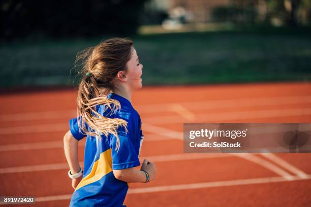 on the running track - sprint arena stock pictures, royalty-free photos & images